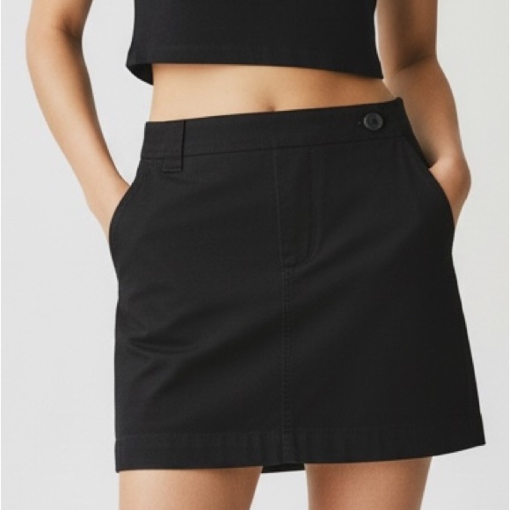 NWT Old Navy Black Chino Mini Skirt Size 2